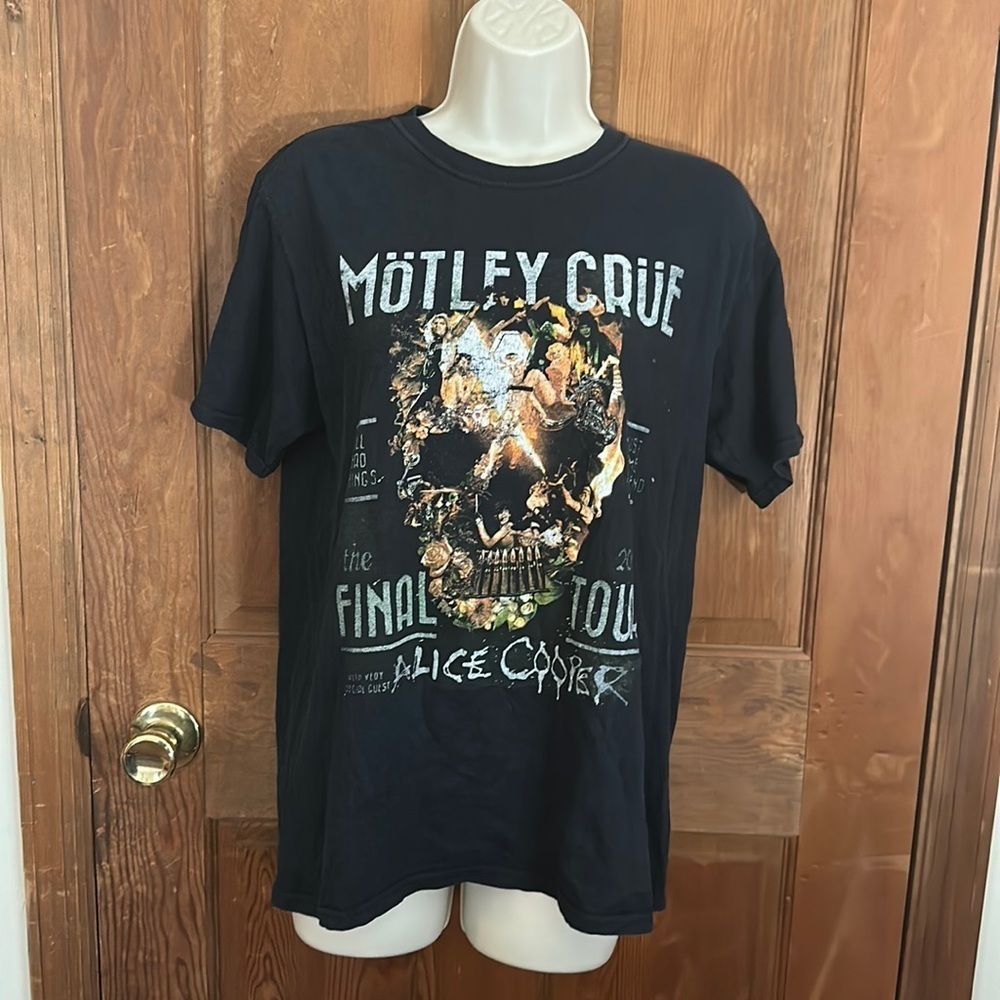 Motley Crue Graphic TShirt Size Medium